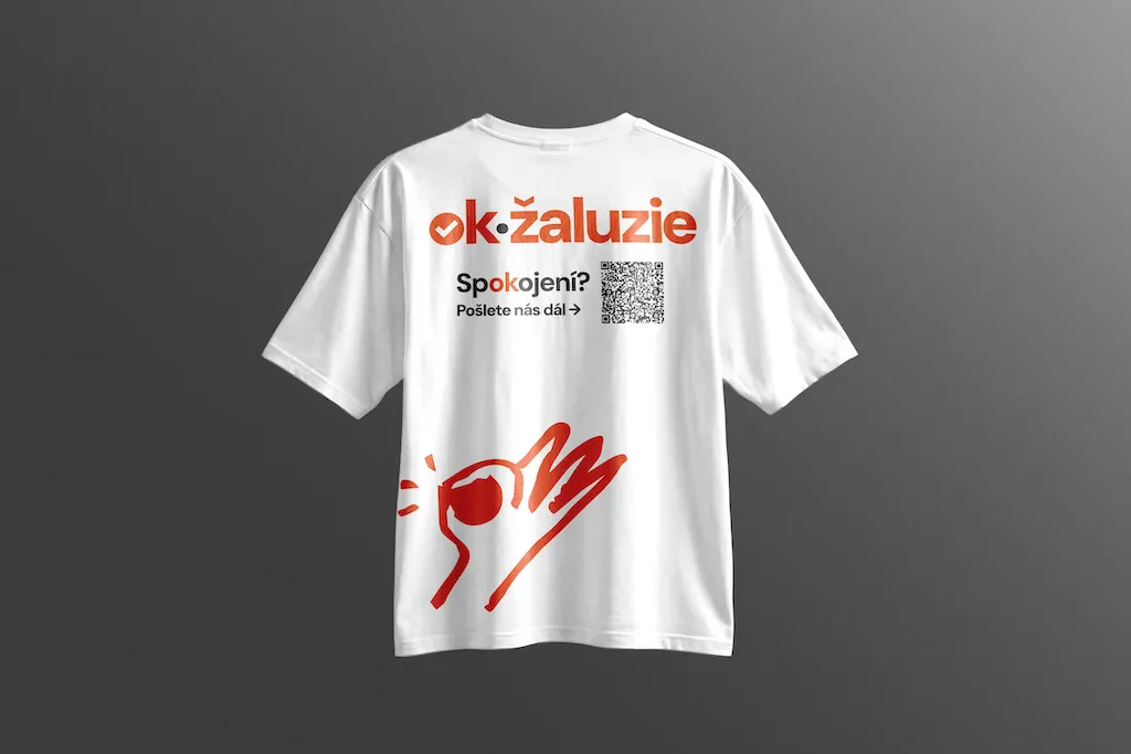 OK žaluzie - zadní strana trička s QR kódem